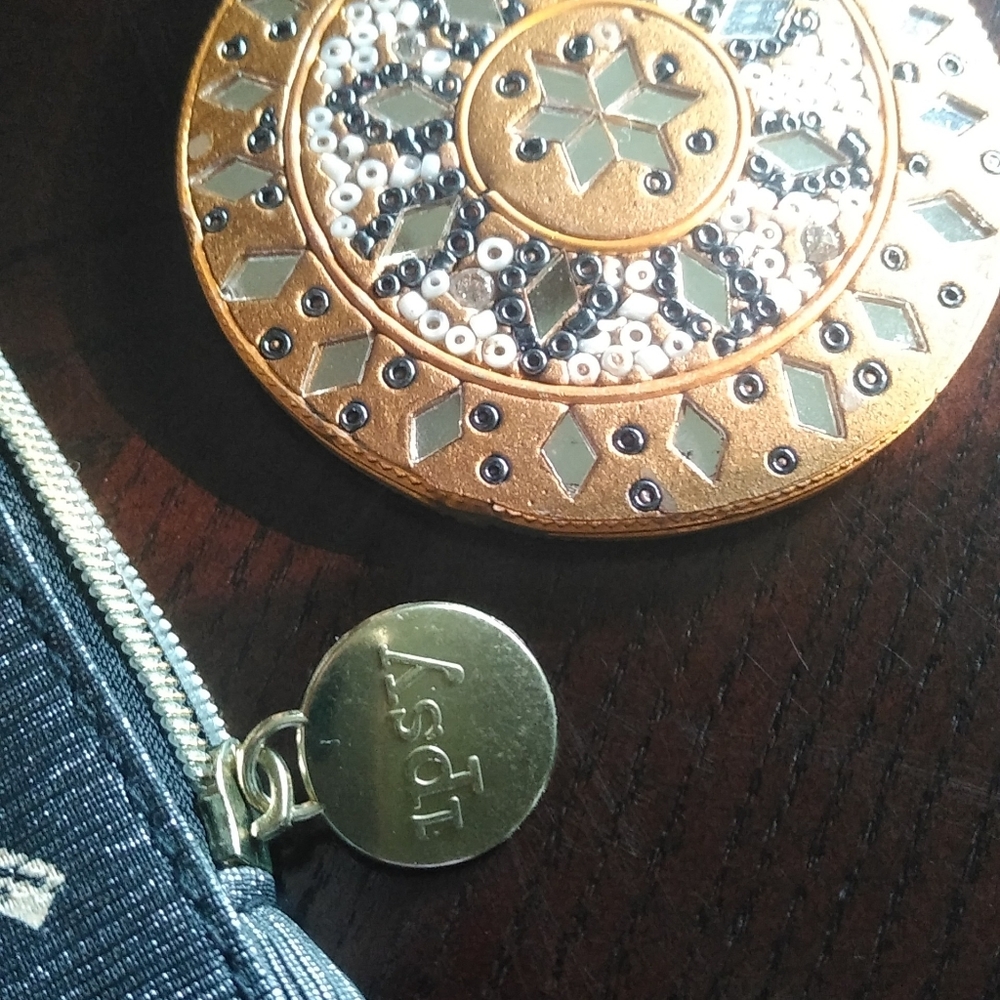 Ispy cosmetic bag with mirror.